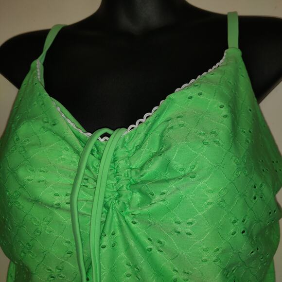 Green Eyelet Swimsuit Women's Sz XL 16 18 Built In Bra Strappy Back One Piece - Picture 3 of 16